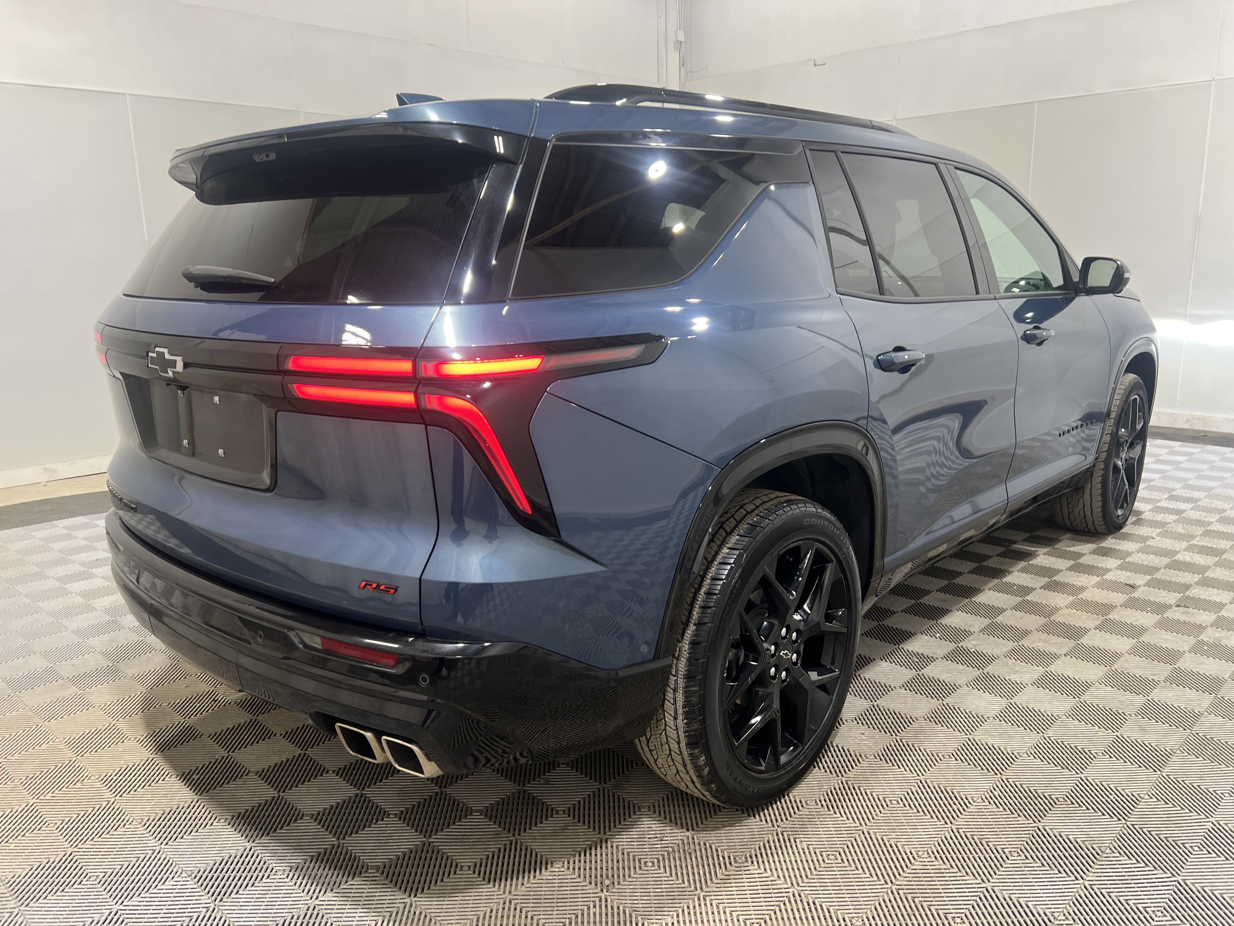 Used 2026 Chevrolet Traverse RS AWD/4WD image 3