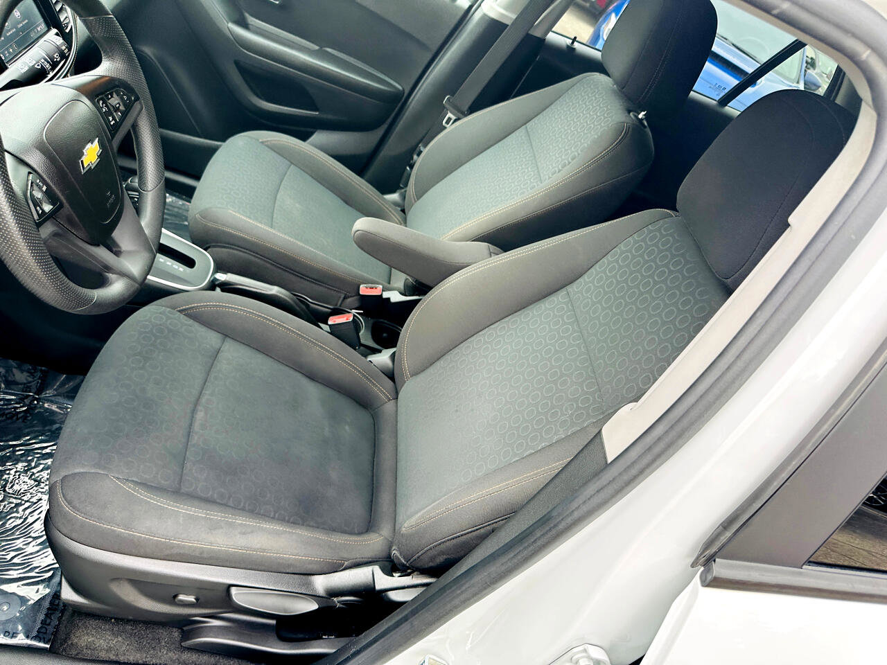 Used 2022 Chevrolet Trax LS w/ Tint and Cruise Package image 22