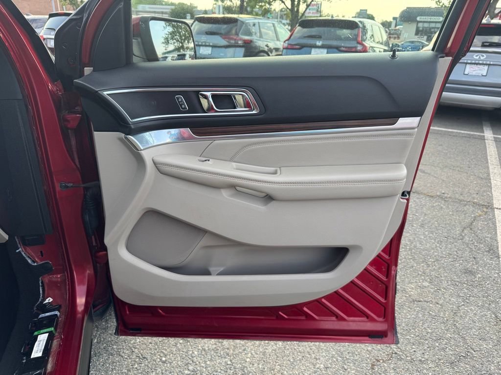 Used 2019 Ford Explorer Limited w/ Ford Safe & Smart Package FWD image 19