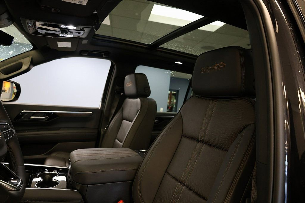 New 2026 Chevrolet Suburban High Country image 40