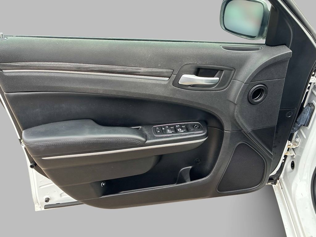 Used 2019 Chrysler 300 Touring w/ Quick Order Package 2EF image 18