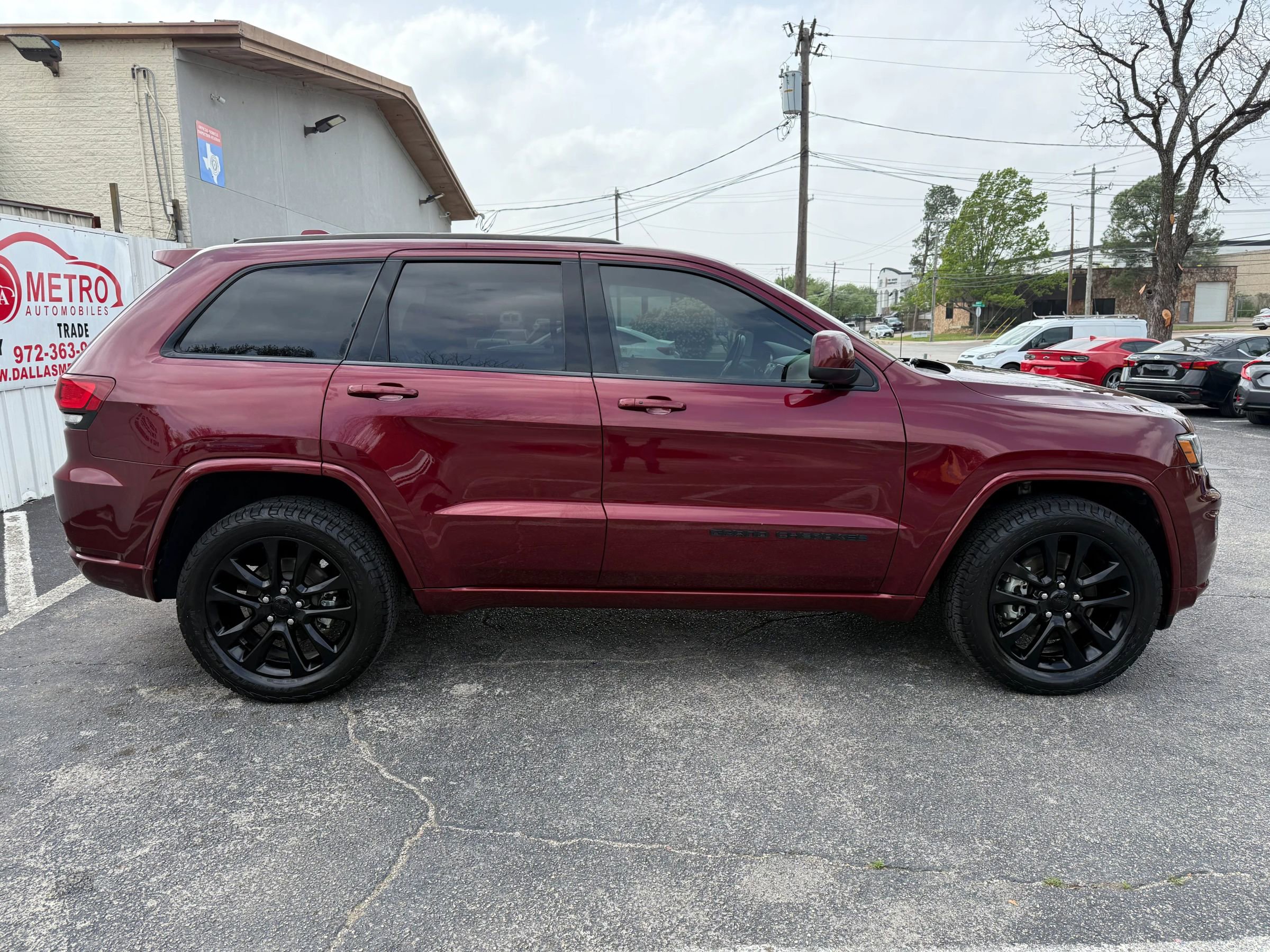 Used 2021 Jeep Grand Cherokee Laredo X AWD/4WD image 6