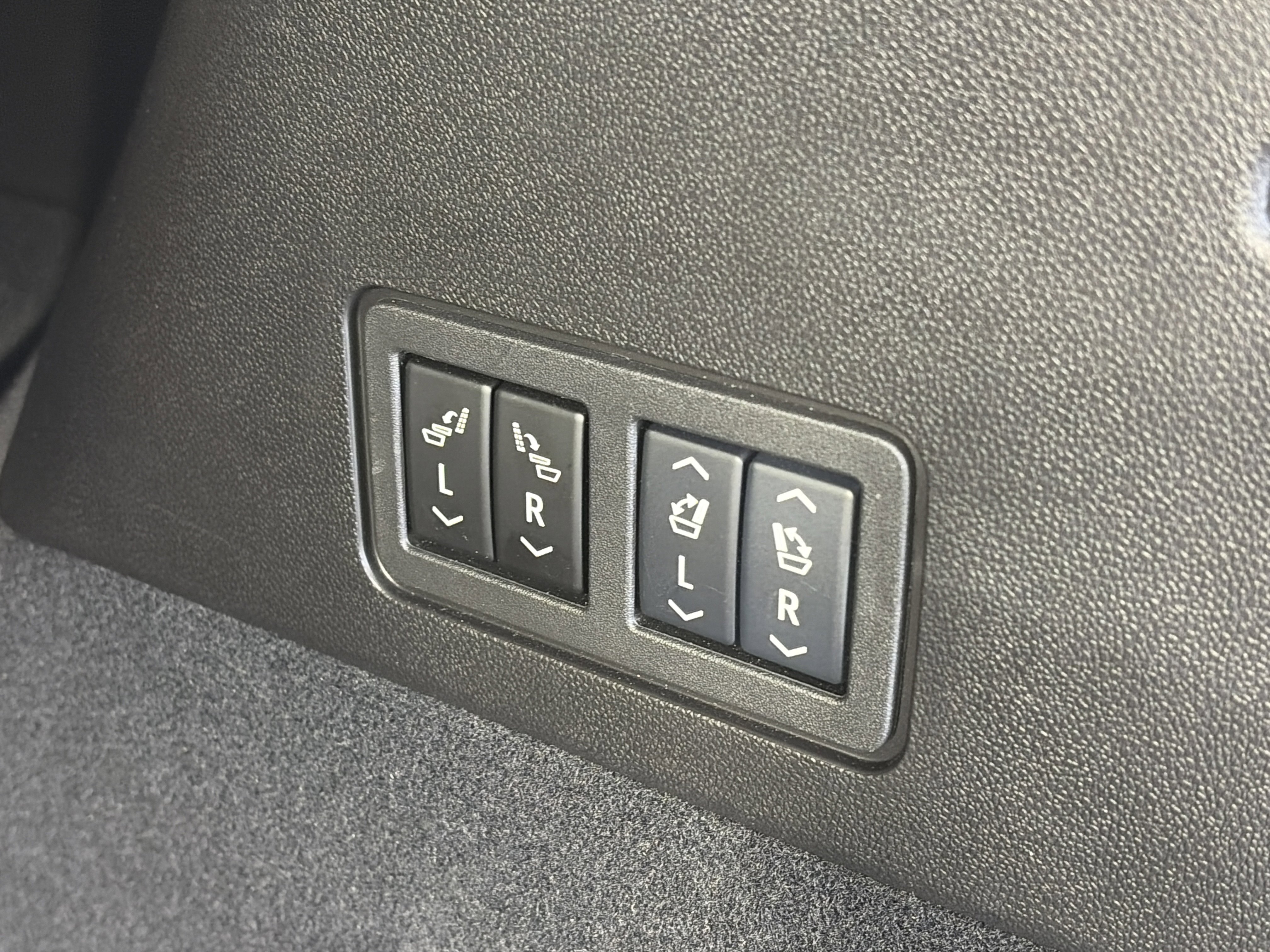 Certified 2024 Cadillac XT6 Premium Luxury w/ LPO, Floor Liner Package image 14