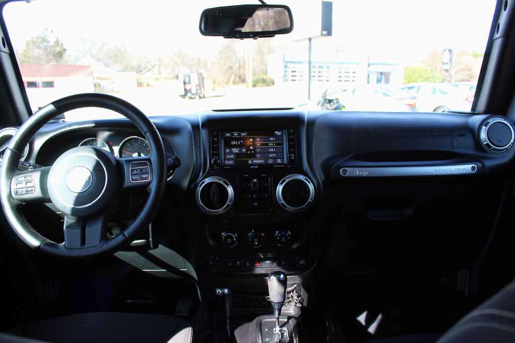 Used 2016 Jeep Wrangler Unlimited Sahara w/ Dual Top Group image 23