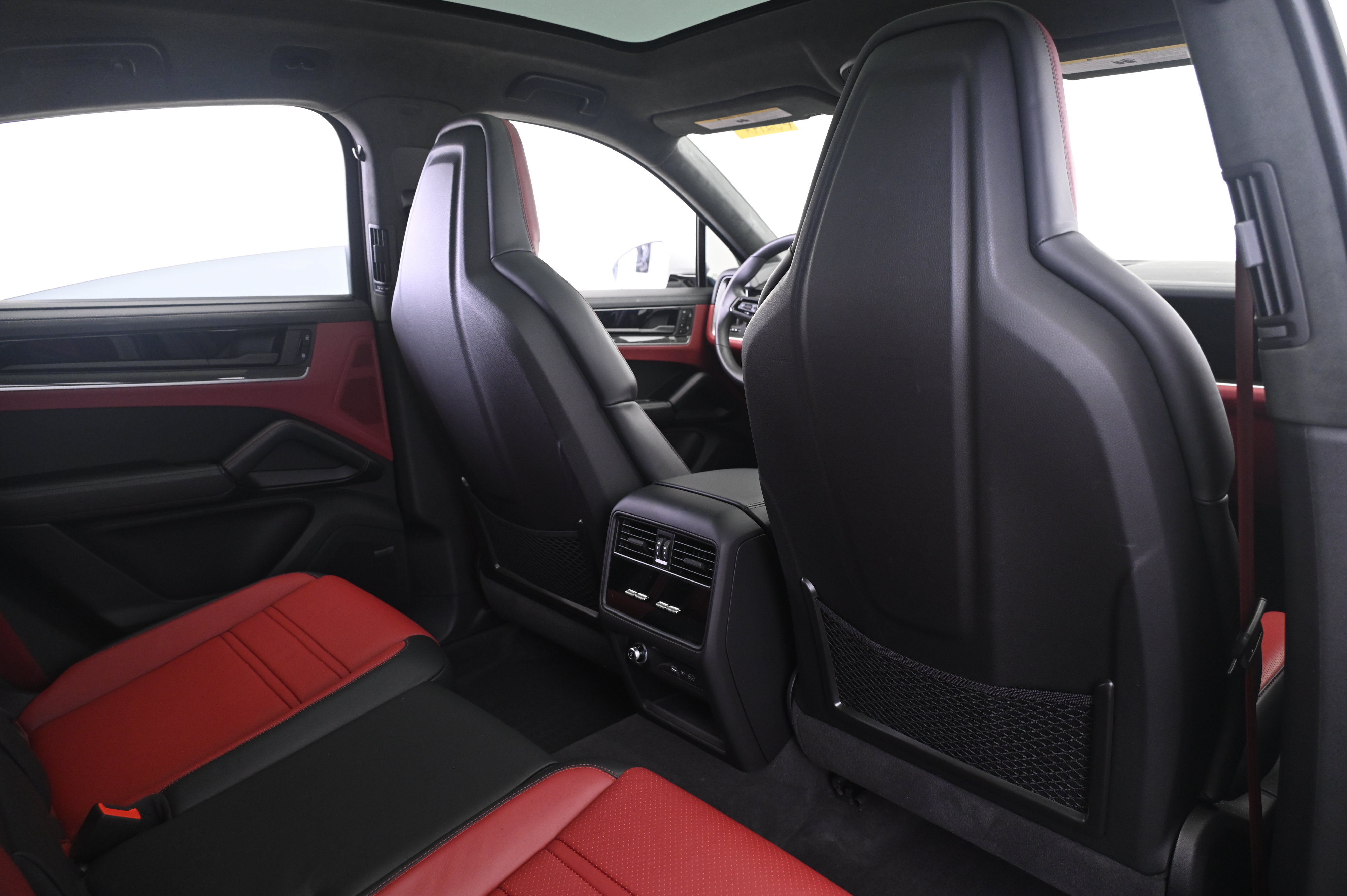 Certified 2026 Porsche Cayenne Turbo AWD/4WD image 17