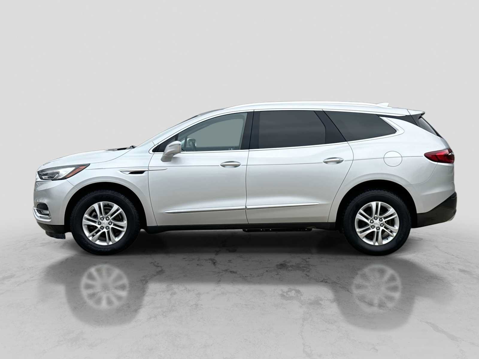 Used 2018 Buick Enclave Essence FWD image 3