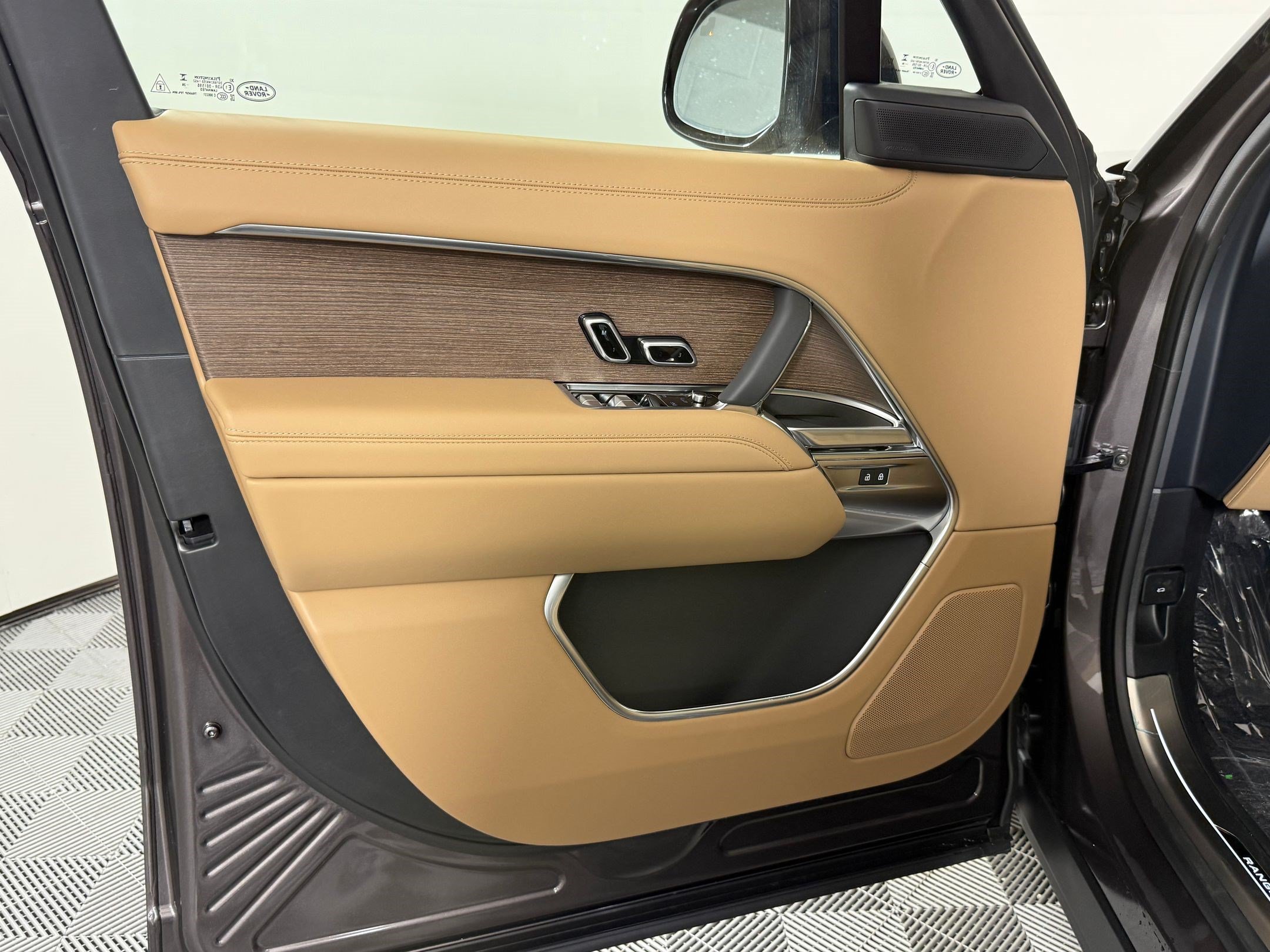 New 2026 Land Rover Range Rover SE AWD/4WD image 14