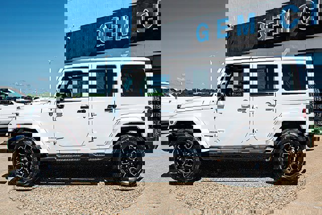 Used 2018 Jeep Wrangler Unlimited Altitude image 2