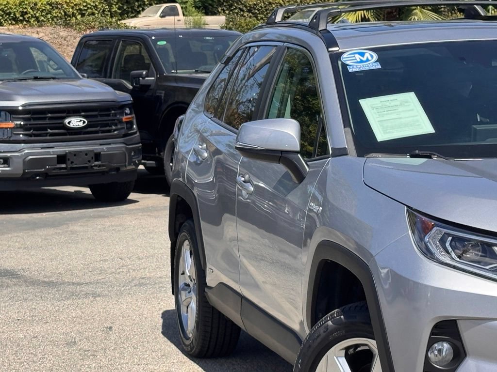 Used 2021 Toyota RAV4 XLE Premium AWD/4WD image 5