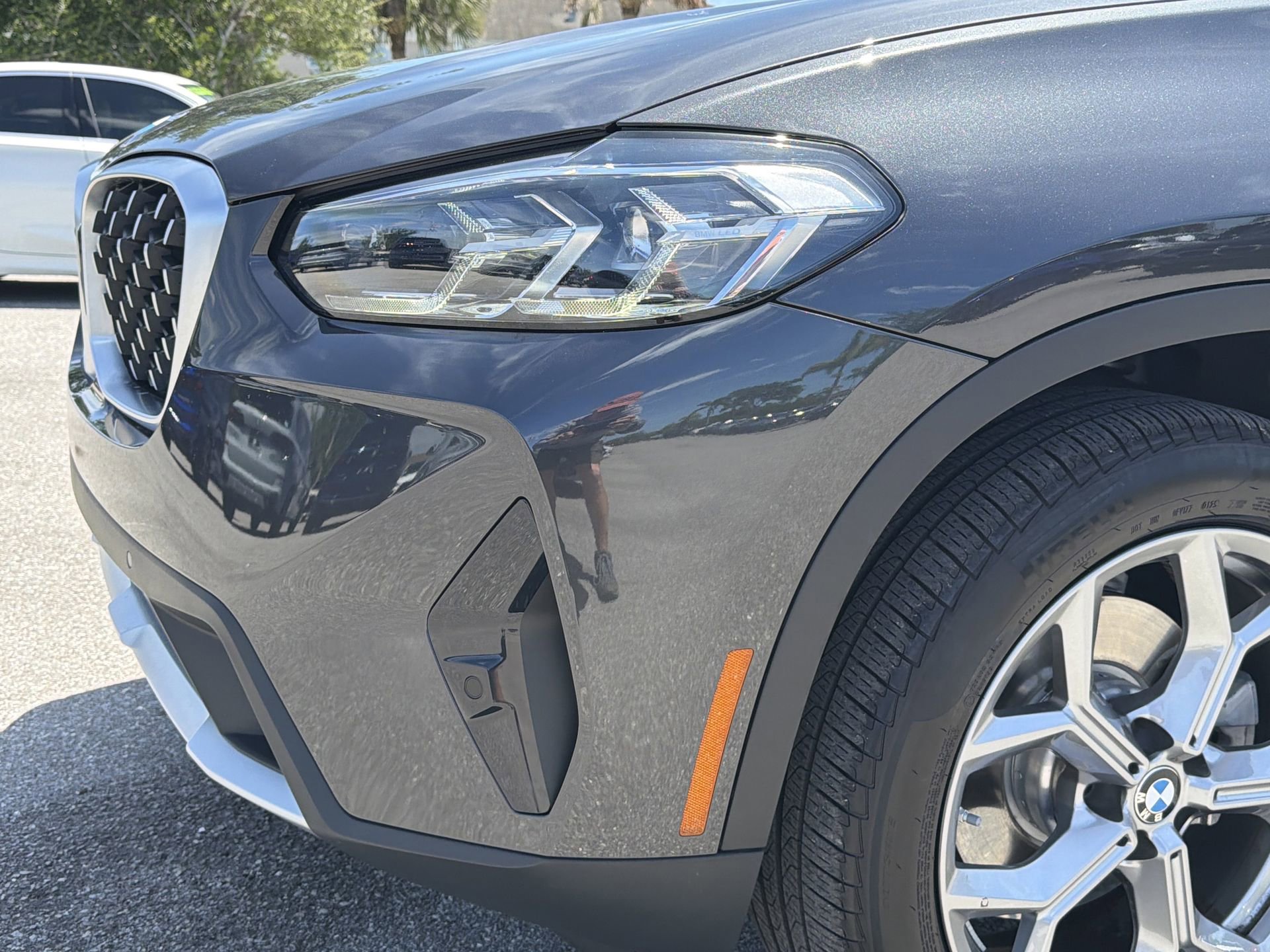 Certified 2025 BMW X4 xDrive30i w/ Premium Package image 9