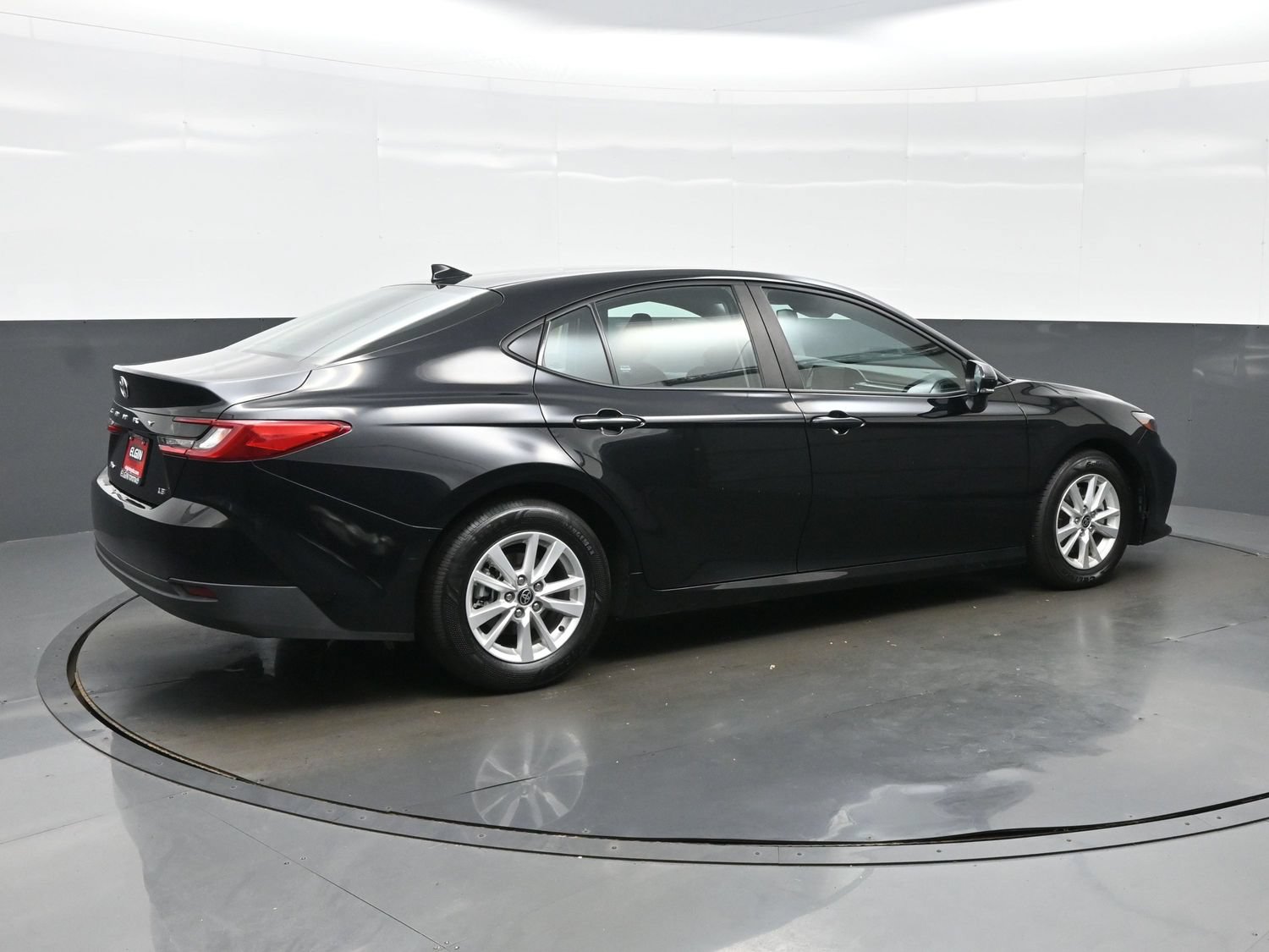 Used 2025 Toyota Camry LE FWD image 6