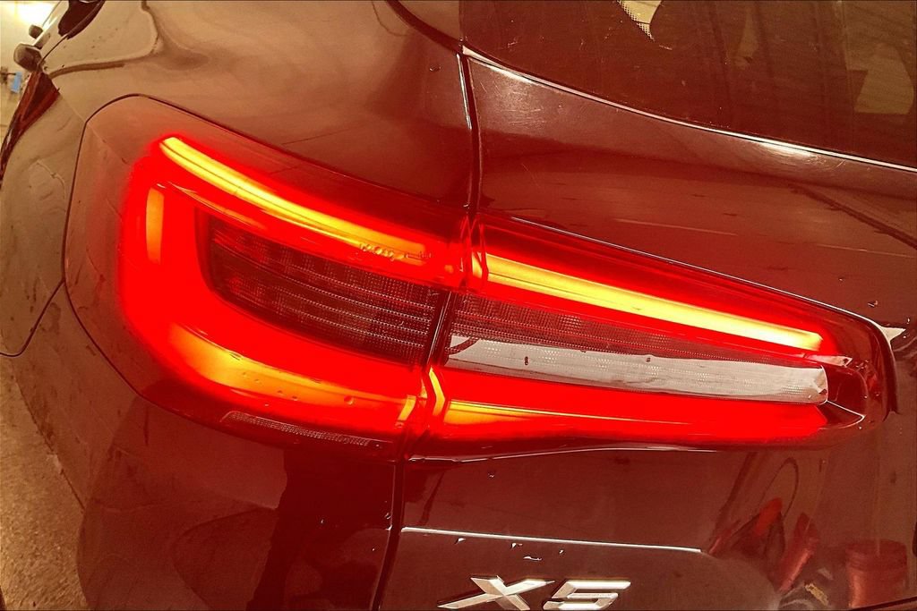 Used 2021 BMW X5 xDrive40i AWD/4WD image 23
