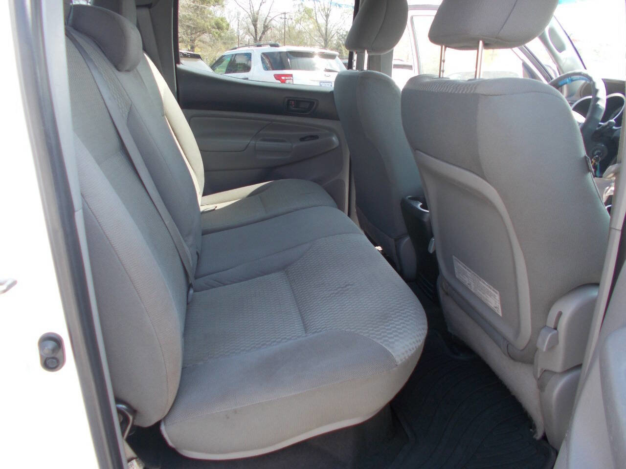 Used 2015 Toyota Tacoma 4x4 Double Cab w/ SR5 Package image 8