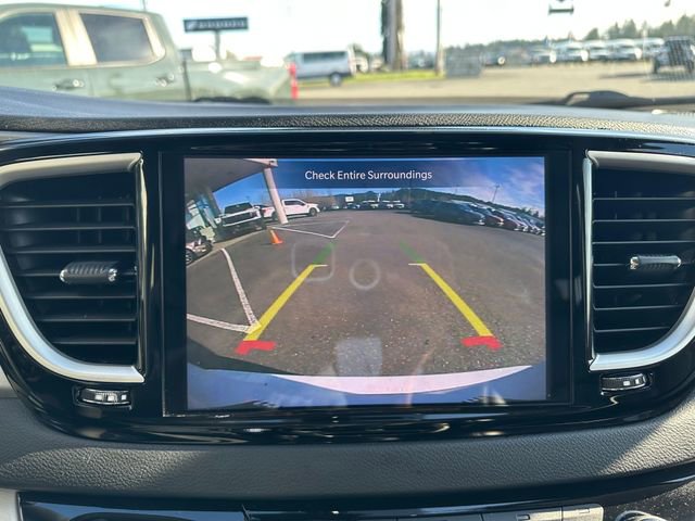 Used 2023 Chrysler Pacifica Touring-L image 22
