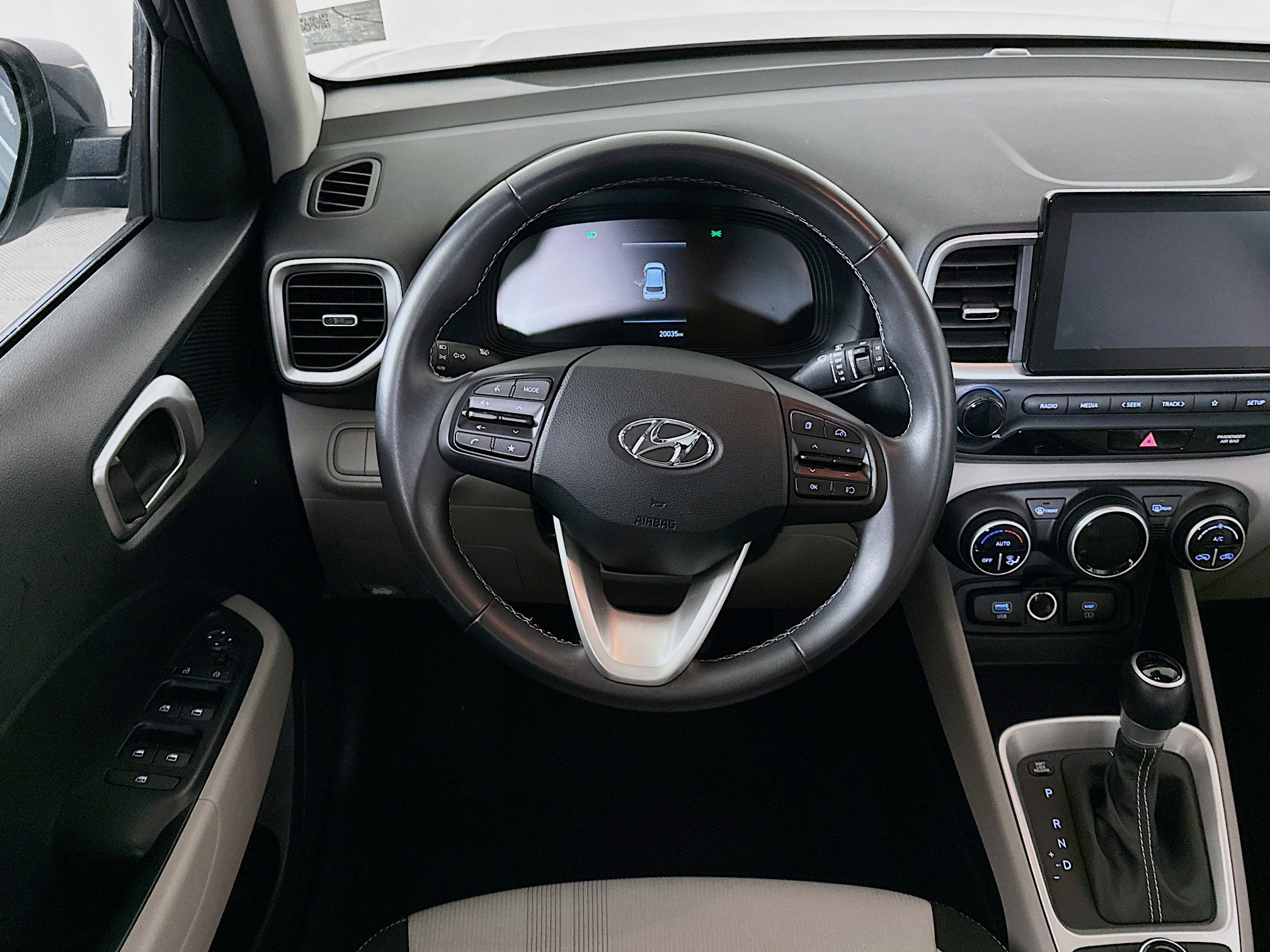Used 2025 Hyundai Venue SEL FWD image 18
