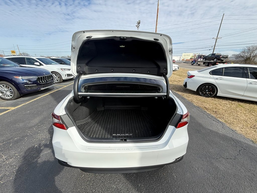 Used 2022 Toyota Camry LE image 19