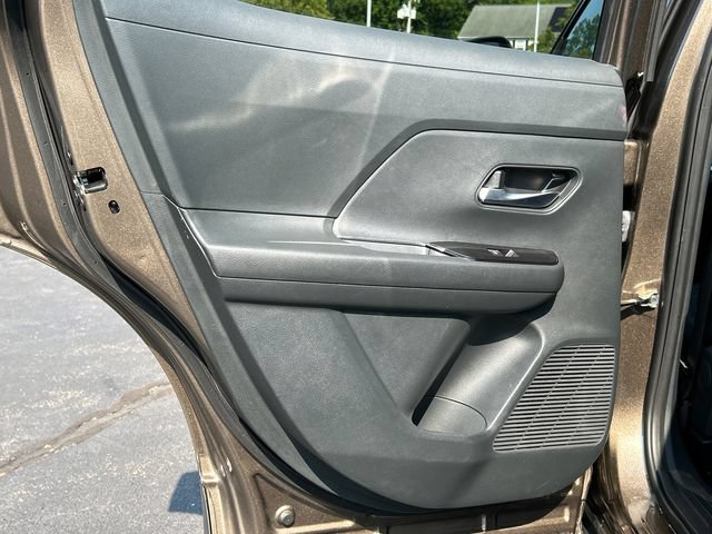 Certified 2025 Nissan Kicks SV FWD image 19