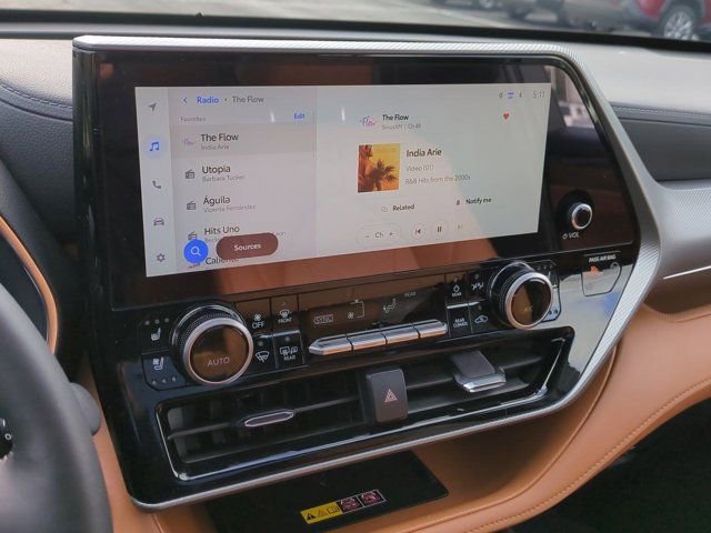 Certified 2025 Toyota Highlander Platinum image 12