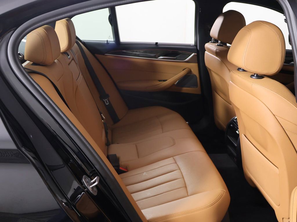 Used 2022 BMW 530i xDrive w/ M Sport Package image 32