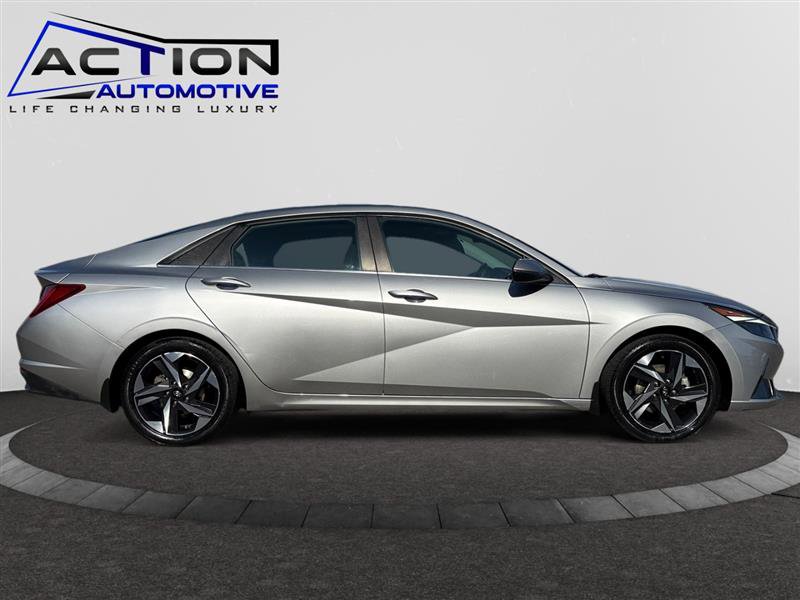 Used 2022 Hyundai Elantra SEL w/ Convenience + Premium Package image 9