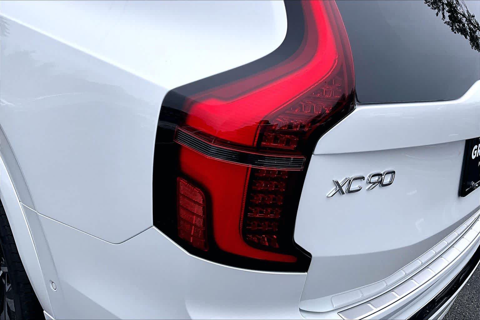 New 2026 Volvo XC90 B6 Plus w/ Protection Package Premier AWD/4WD image 4