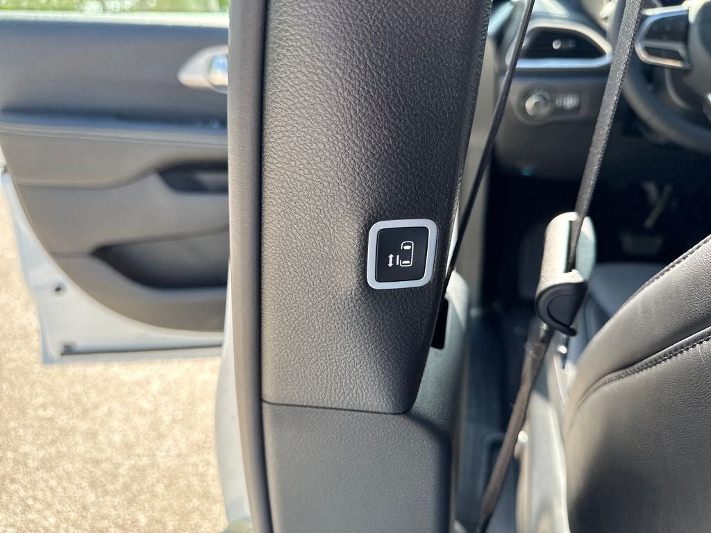 New 2027 Chrysler Pacifica Select AWD/4WD image 24