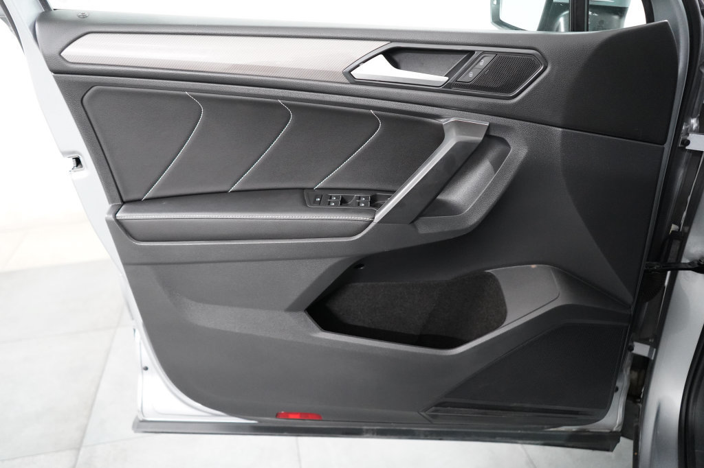 Used 2023 Volkswagen Tiguan SE w/ Panoramic Sunroof Package AWD/4WD image 22