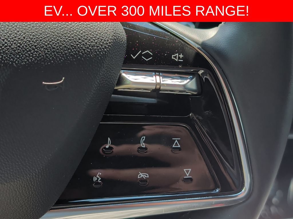 Used 2024 Cadillac Lyriq Luxury w/ LPO, Floor Liner Package AWD/4WD image 13