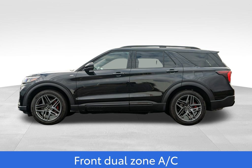 Used 2025 Ford Explorer ST-Line w/ ST-Line Street Pack image 4