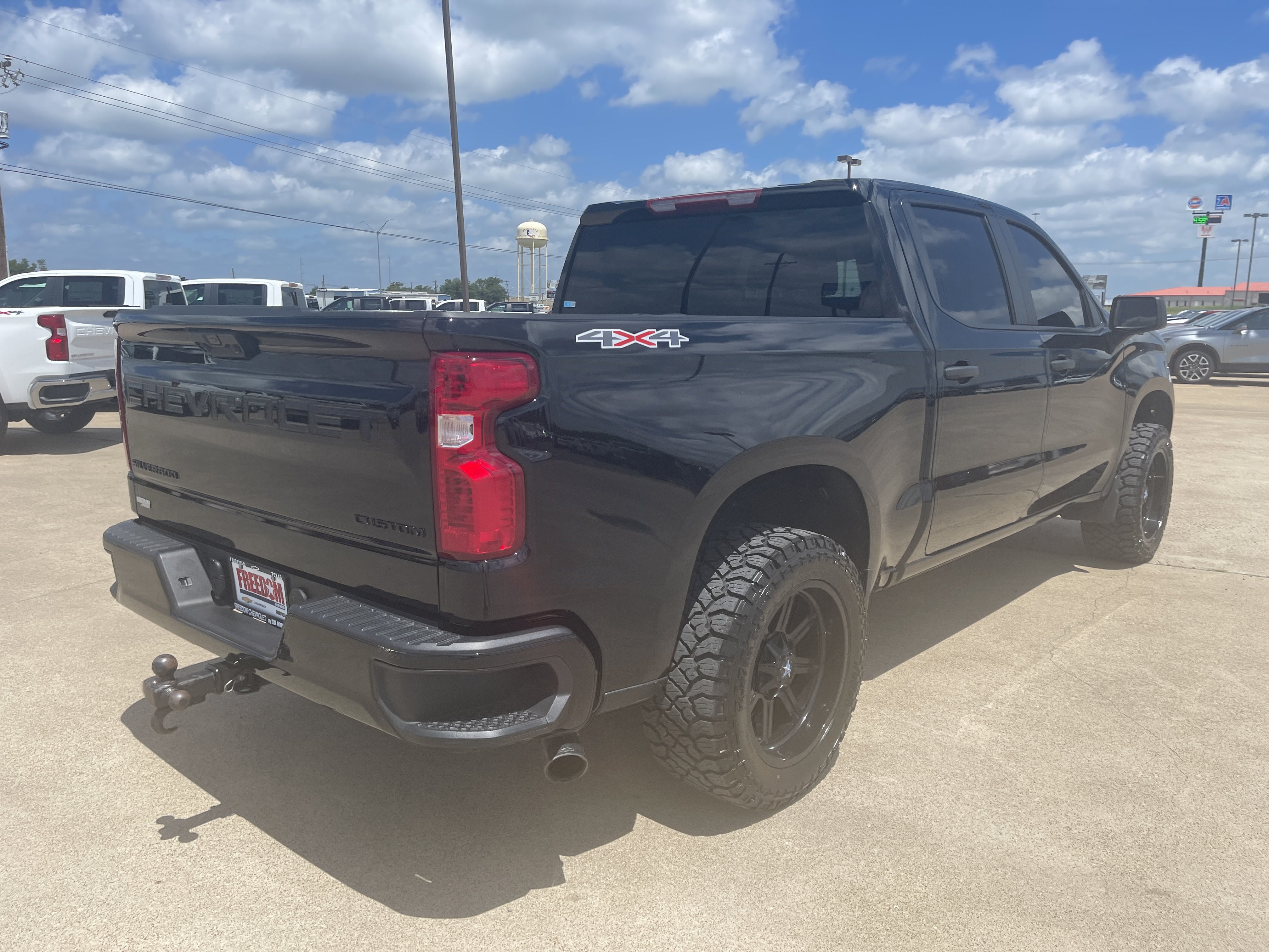 Used 2025 Chevrolet Silverado 1500 Custom w/ Turbomax Blackout Package AWD/4WD image 4