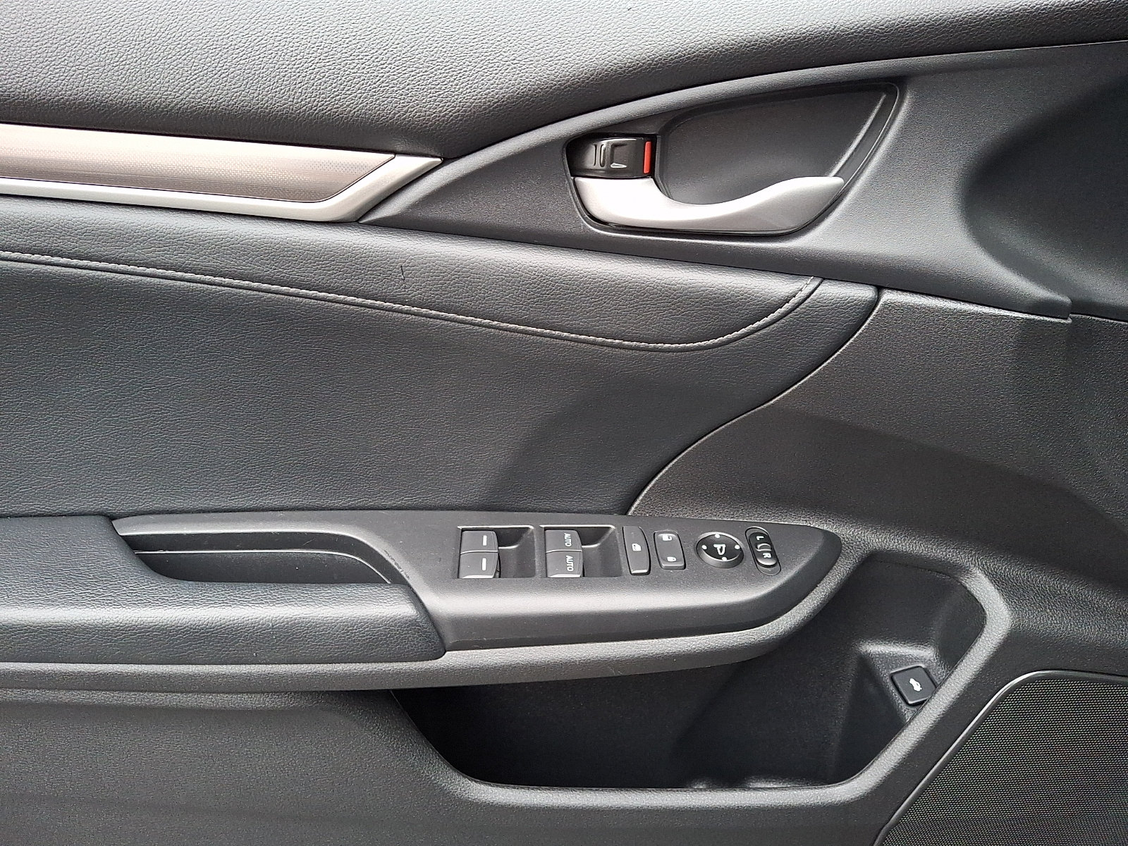 Used 2019 Honda Civic Touring image 13