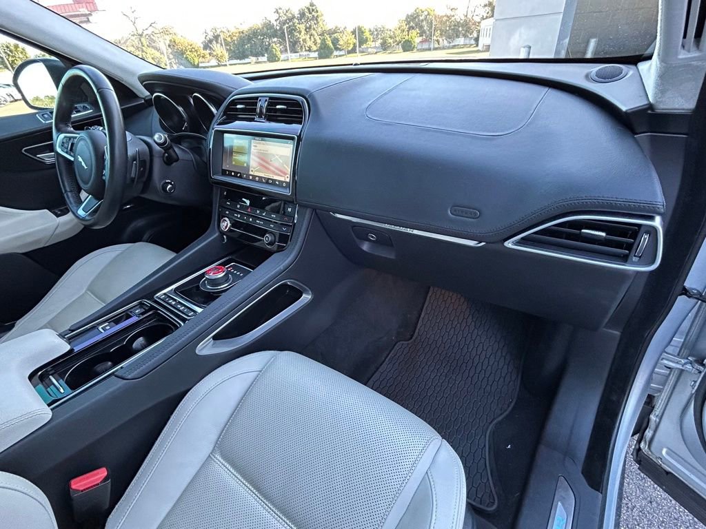 Used 2019 Jaguar F-PACE Prestige image 46