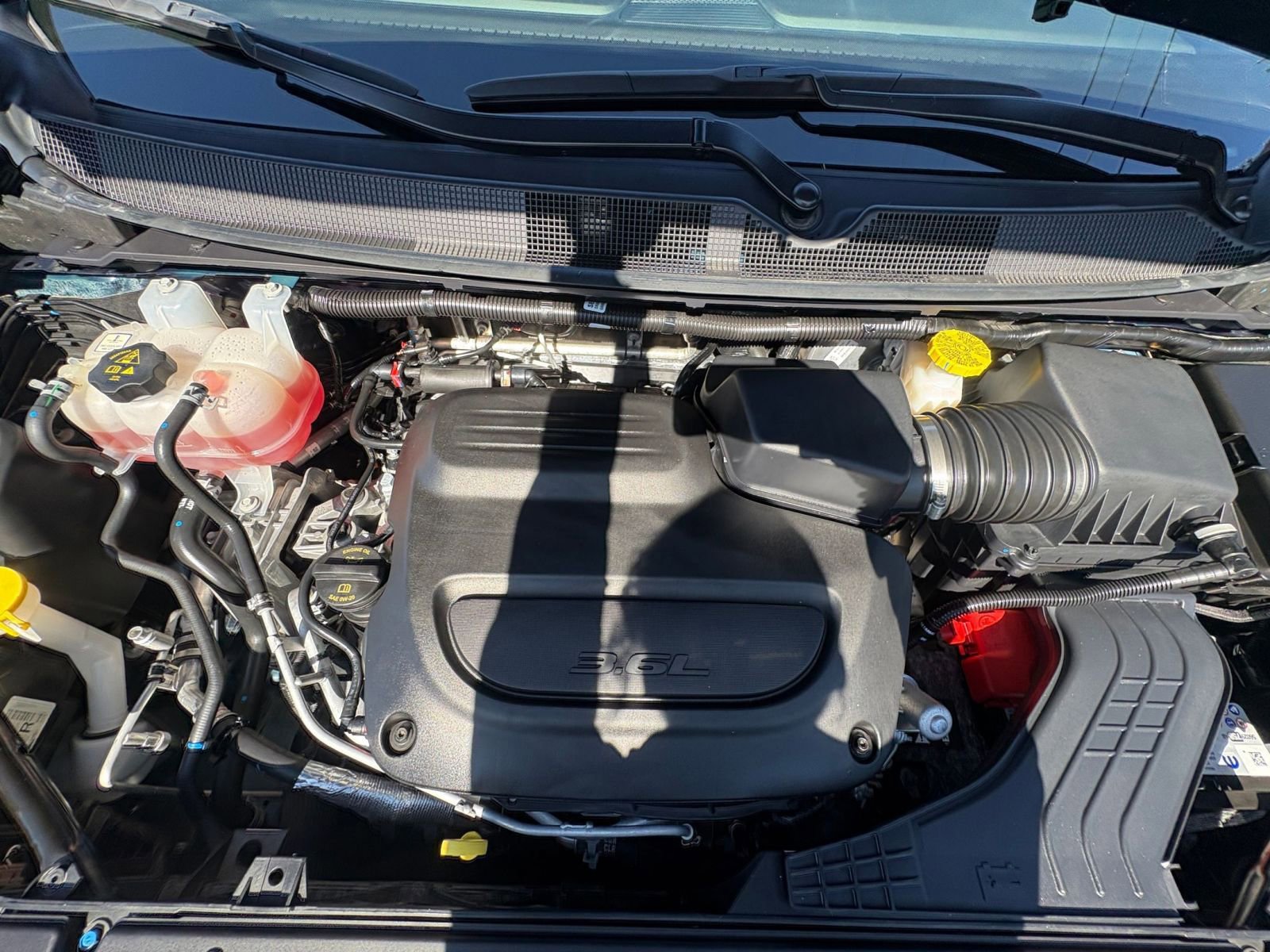 Used 2025 Chrysler Pacifica Select image 35