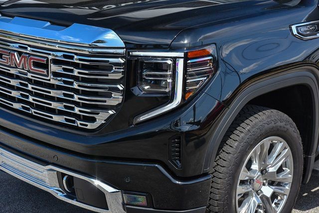 Used 2024 GMC Sierra 1500 Denali w/ Technology Package AWD/4WD image 5