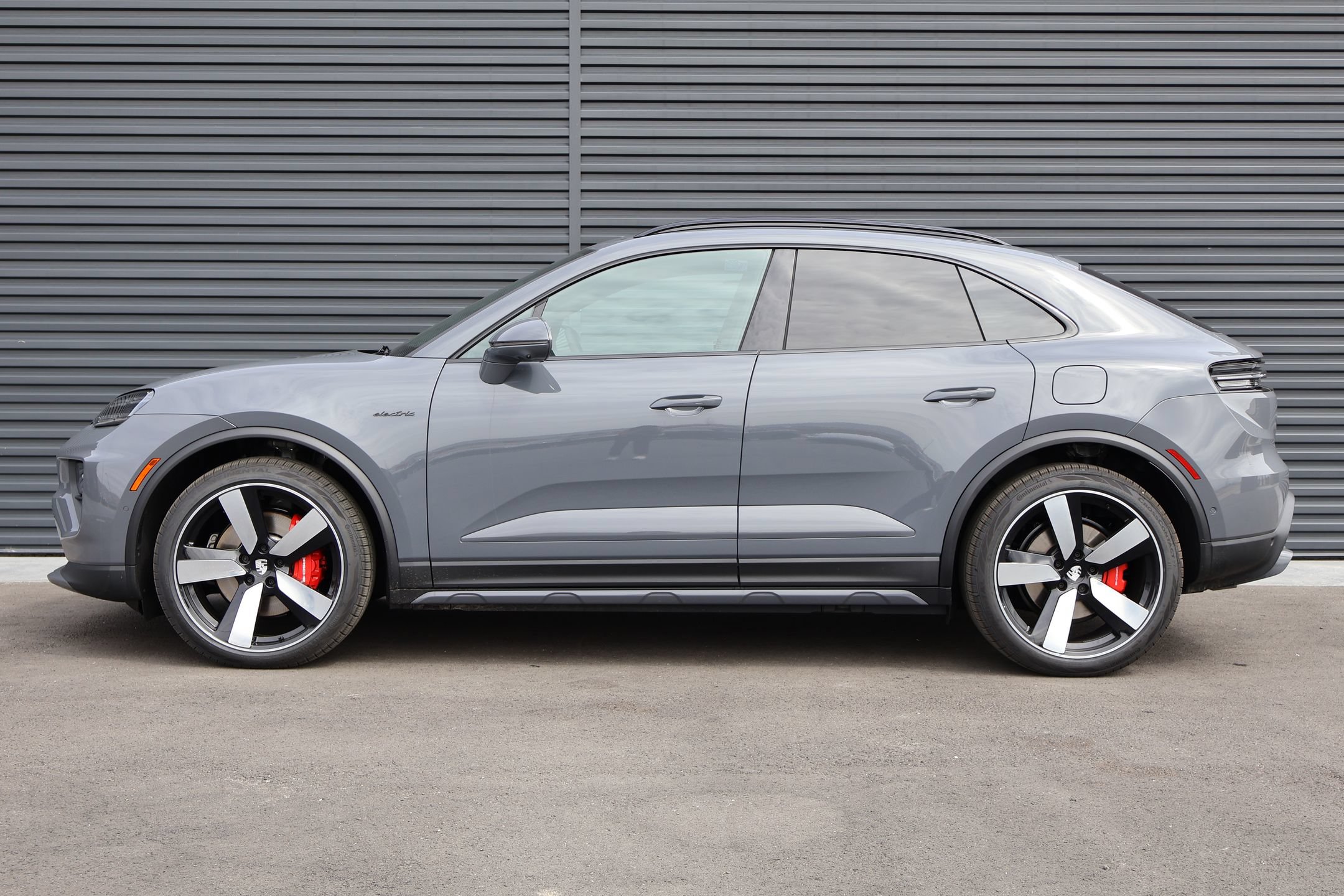 New 2026 Porsche Macan 4S Electric AWD/4WD image 2