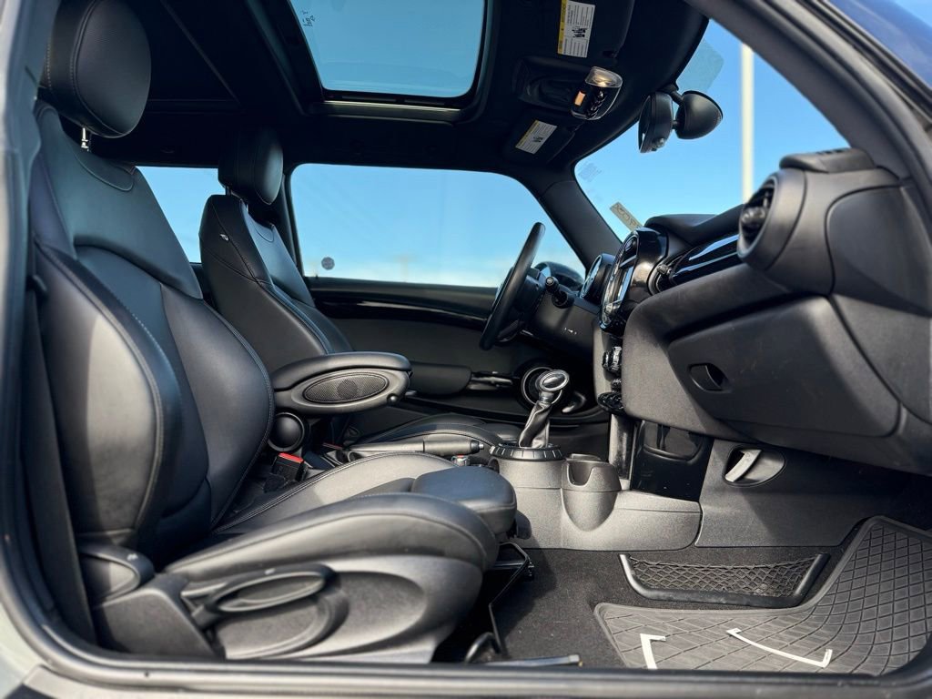 Used 2015 MINI Cooper S image 16
