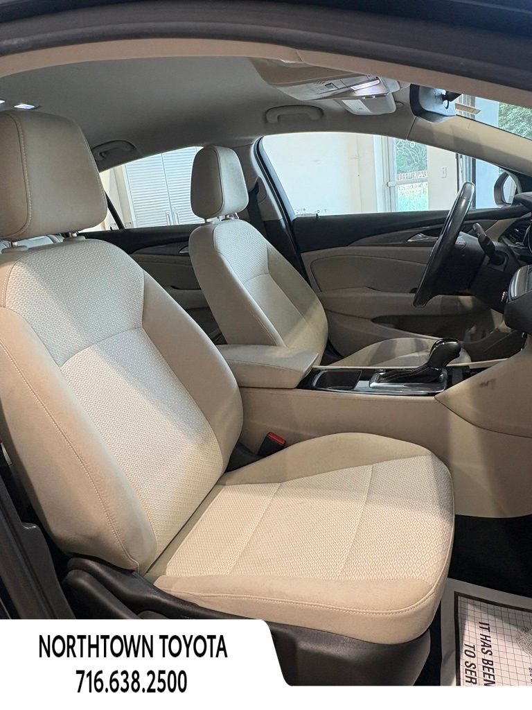Used 2018 Buick Regal Preferred w/ Driver Confidence Package #1 FWD image 13