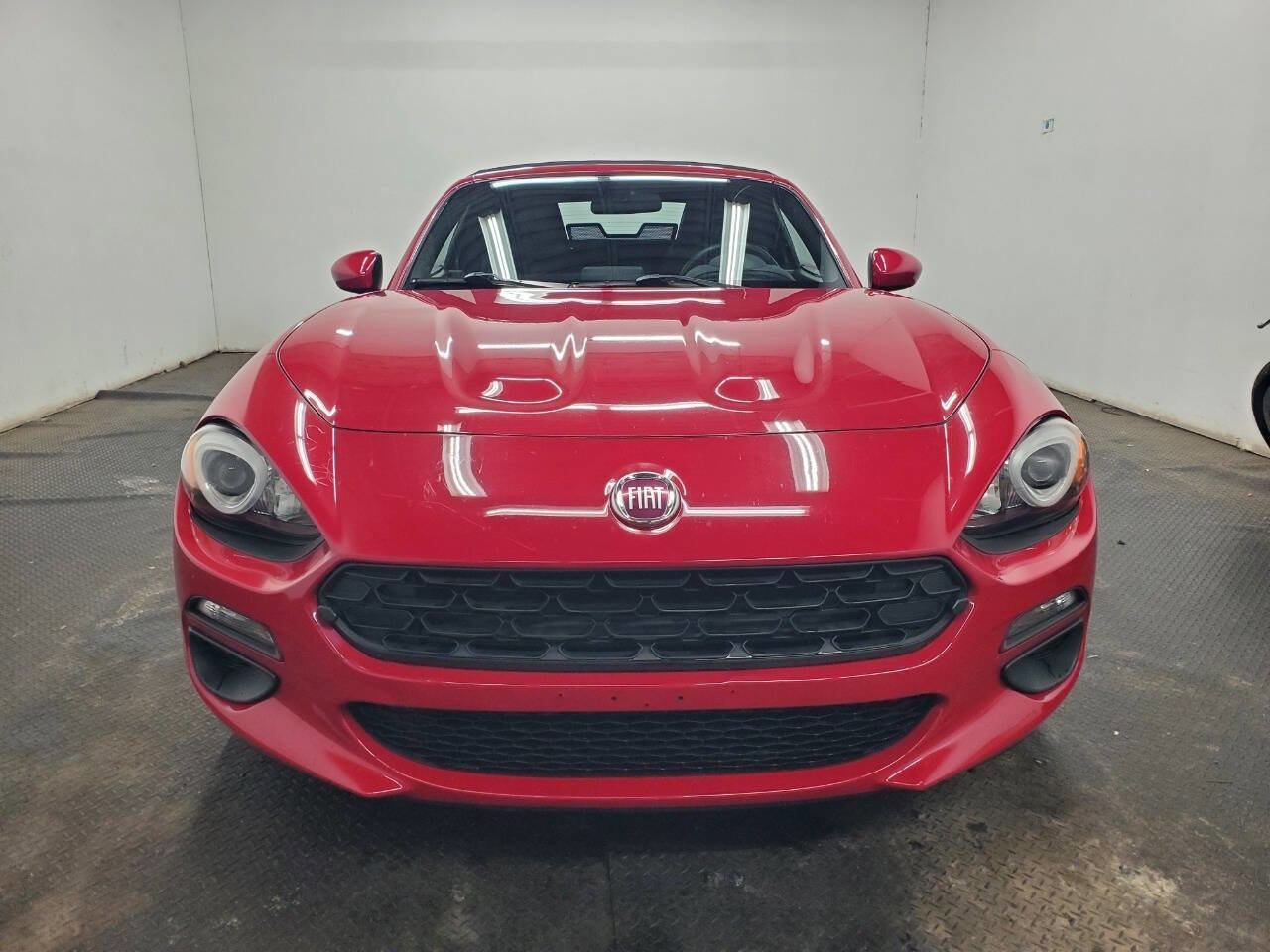 Used 2017 FIAT 124 Spider Classica image 2
