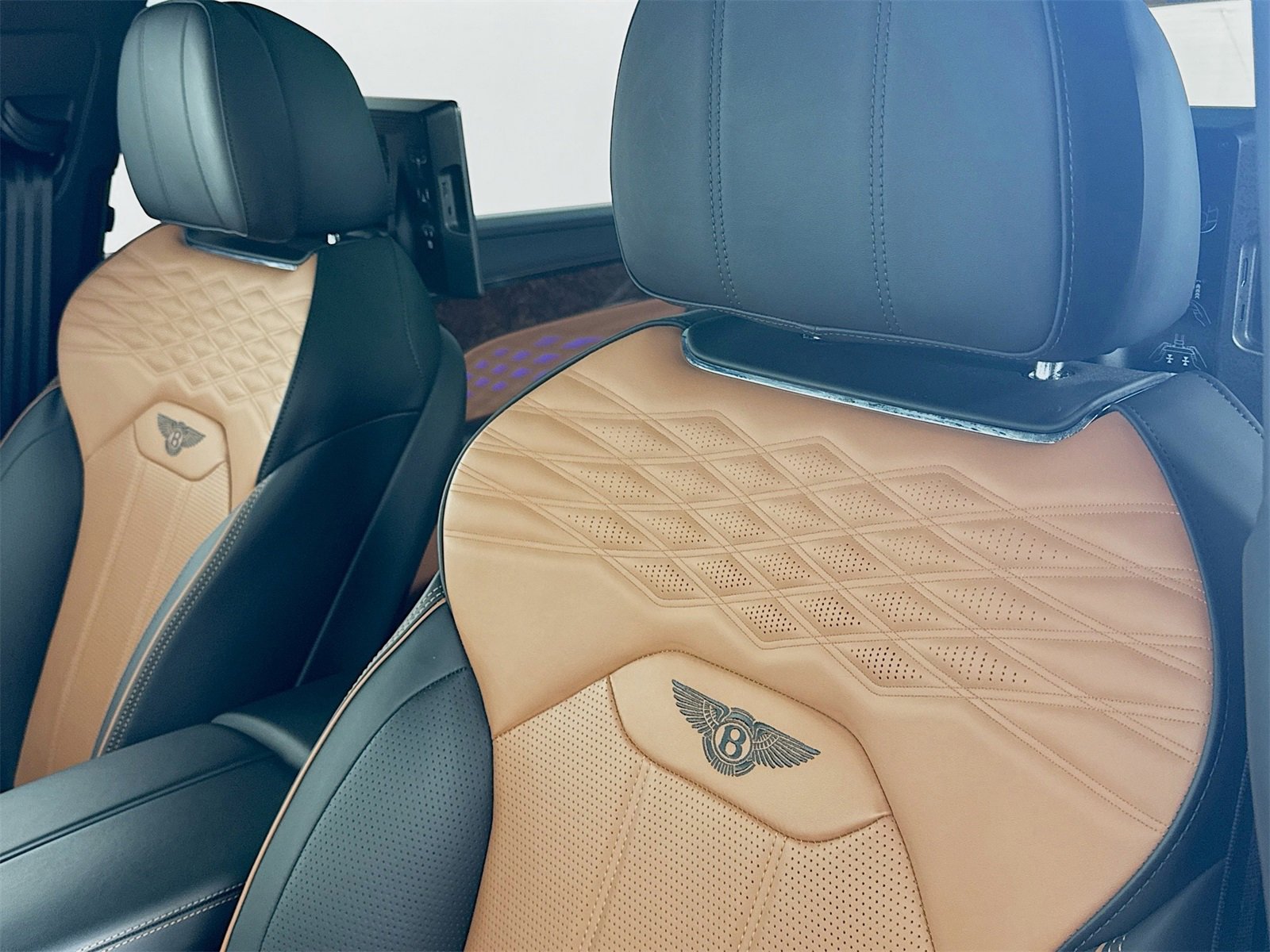 Certified 2024 Bentley Bentayga Extended Wheelbase image 19