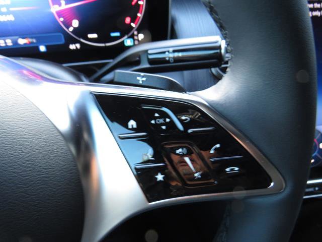 Used 2025 Mercedes-Benz GLC 300 4MATIC image 11