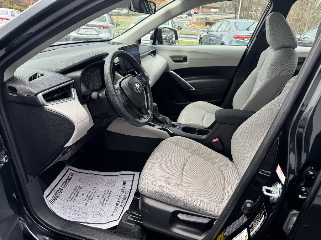 Used 2024 Toyota Corolla Cross L image 8