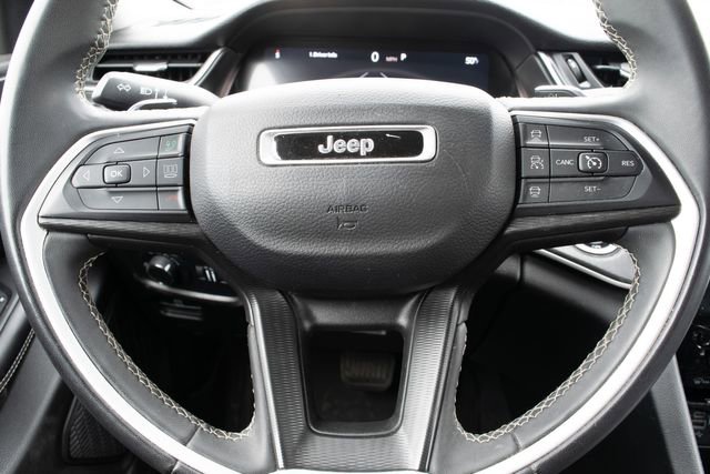 Used 2023 Jeep Grand Cherokee Laredo AWD/4WD image 25