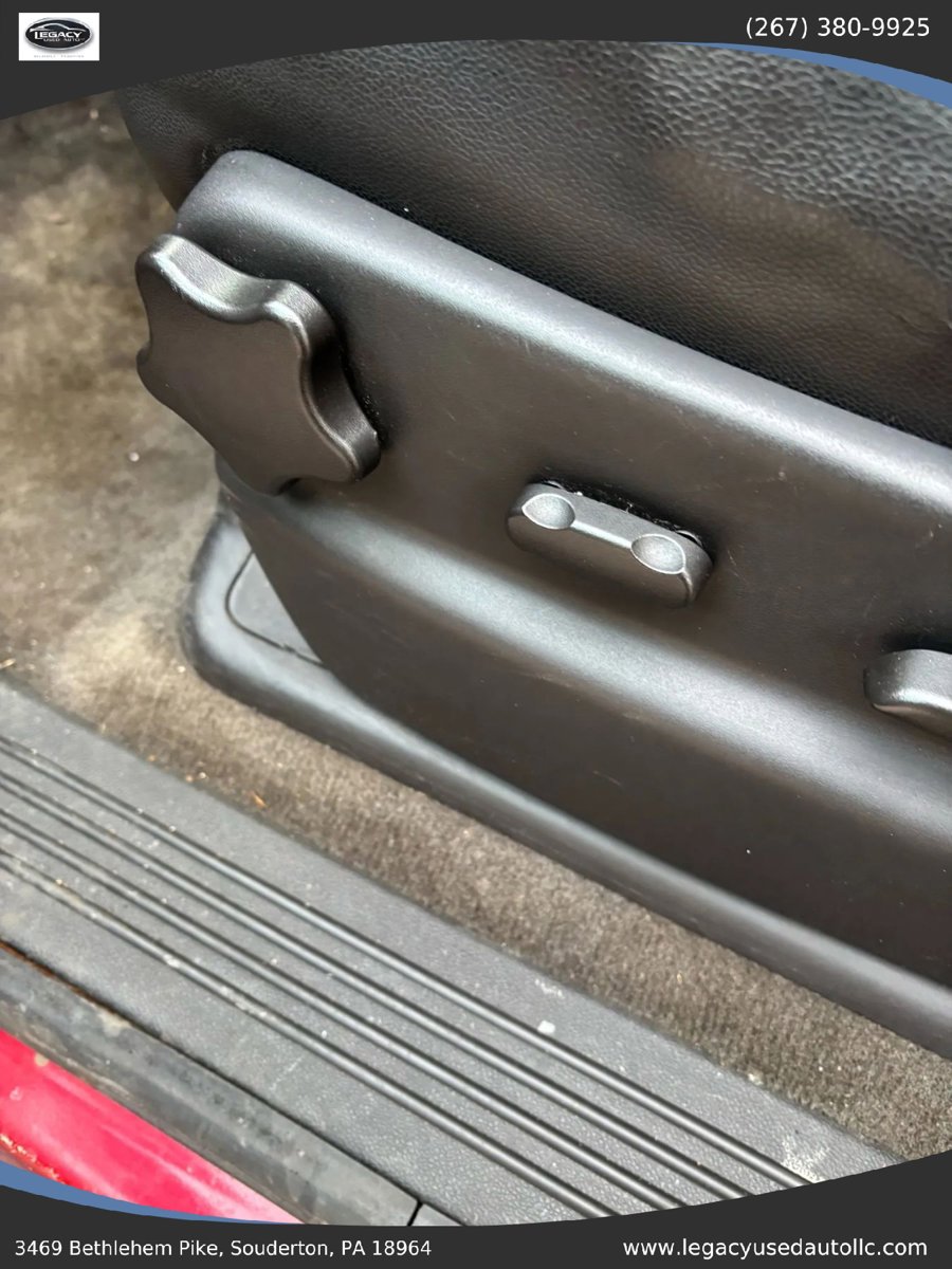 Used 2013 Chevrolet Suburban LT image 30