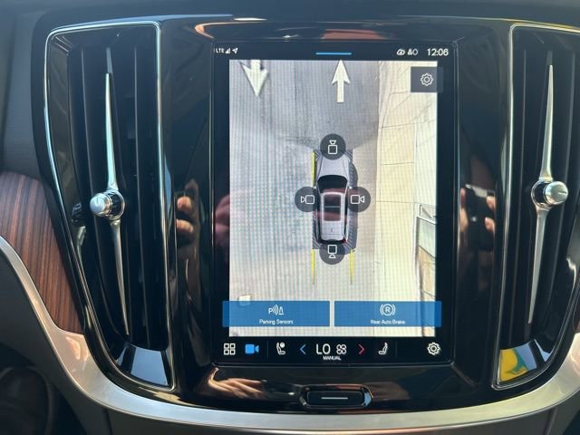 Used 2025 Volvo V60 B5 Cross Country Plus image 24