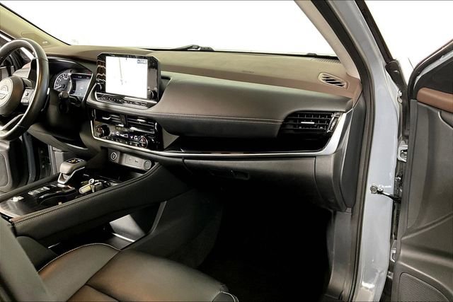 Used 2023 Nissan Rogue SL w/ SL Premium Package image 16