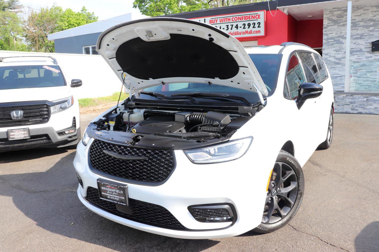 Used 2025 Chrysler Pacifica Limited FWD image 56