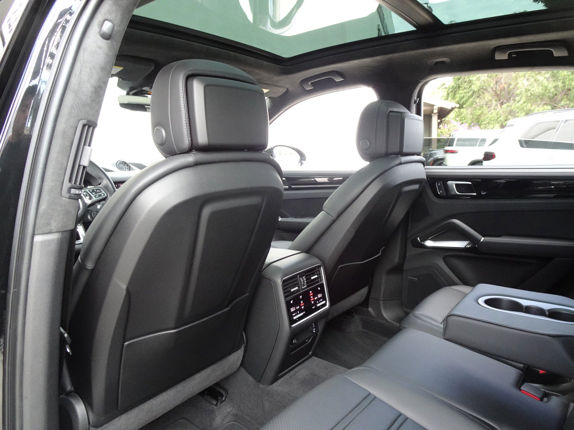 Used 2023 Porsche Cayenne Turbo S AWD/4WD image 16