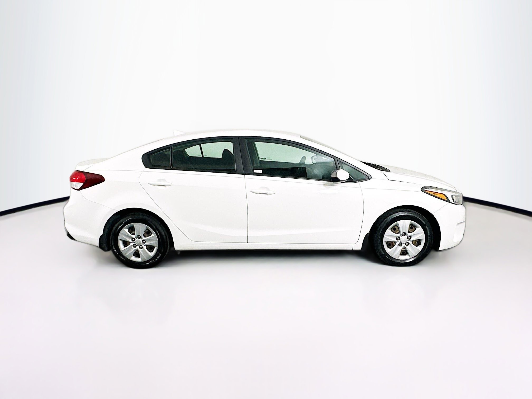 Used 2017 Kia Forte LX image 10