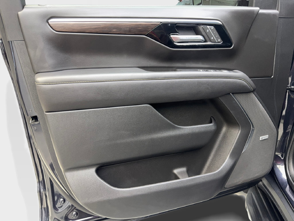 Used 2025 Chevrolet Tahoe Premier RWD image 33
