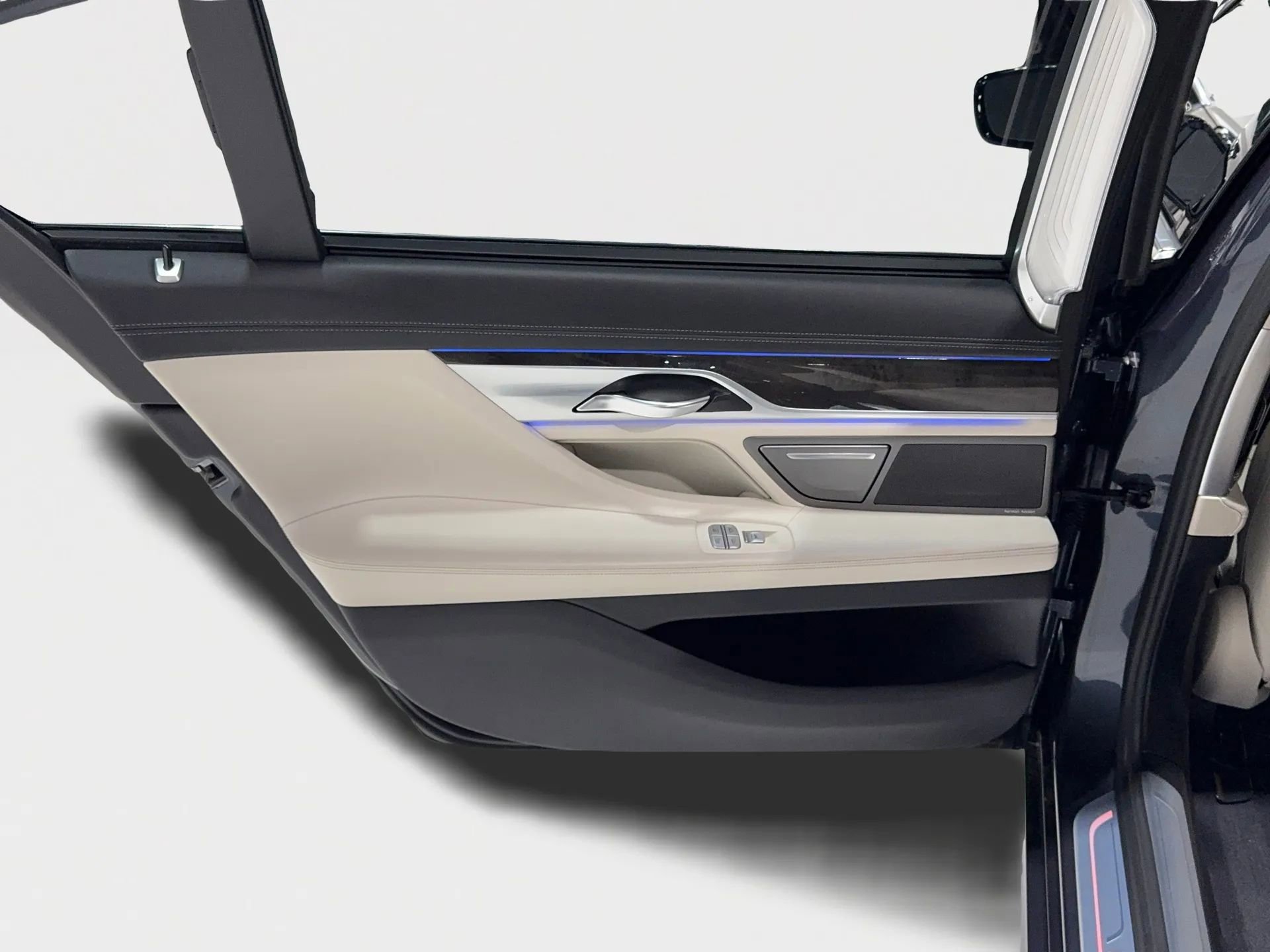 Used 2017 BMW 750i xDrive image 19